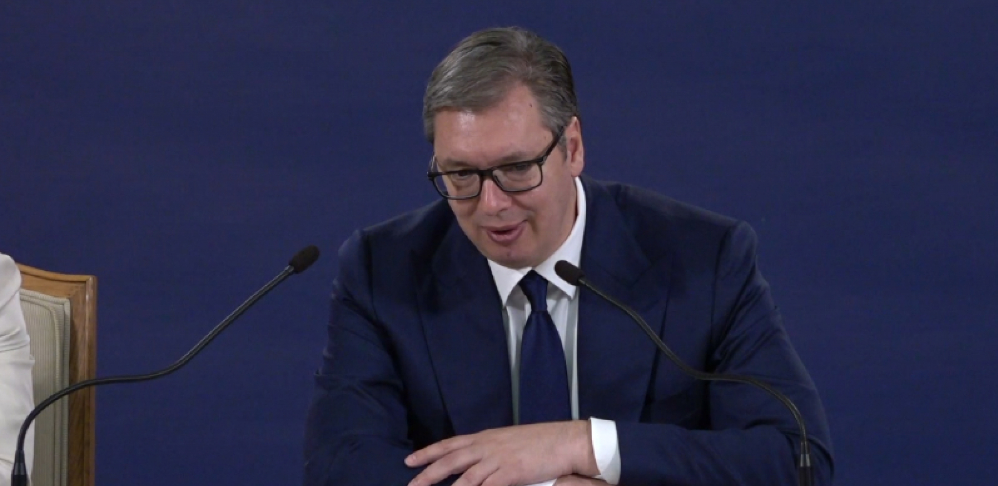 SINIŠA, UBIĆE ME OVI IZ MMF Predsednik rekao nešto što nije smeo, pa pogledao u ministra Malog