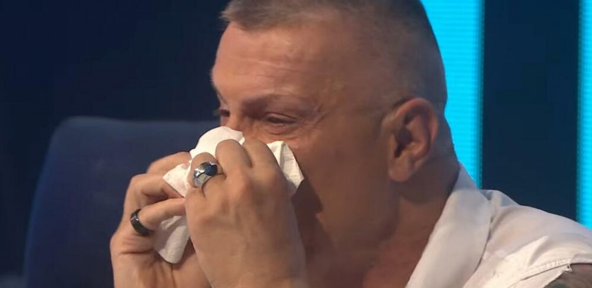 PEVAČ MORAO HITNO U BOLNICU Đorđe David ispred Urgentnog centra dozivao lekare, a evo o čemu se radi