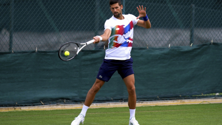 SRBIJA MOŽE DA ODAHNE Novak se pojavio na terenu i obradovao navijače (FOTO)