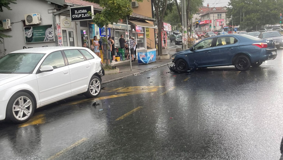 ŽESTOK SUDAR NA KONJARNIKU Učestvovalo i taksi vozilo