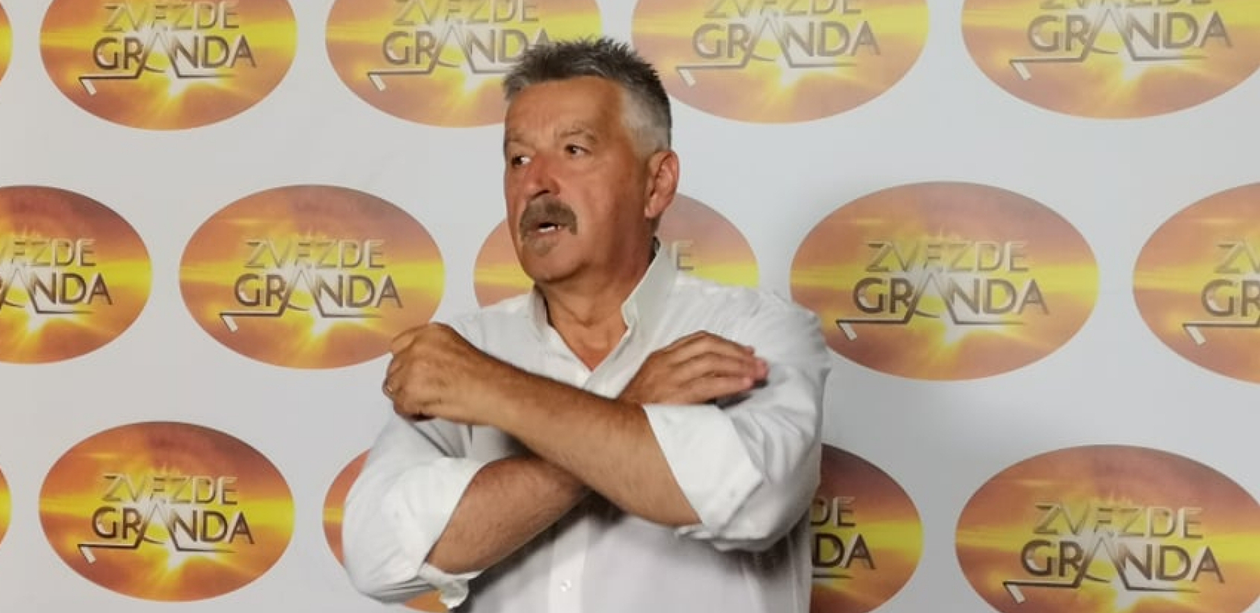 RAZBIO BIH MU GLAVU HARMONIKOM Dragan Stojković Bosasnac žestoko opleo po kolegama, jednu stvar ne toleriše