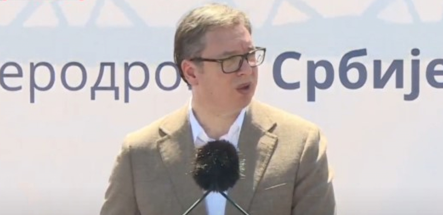 ZNAM JA OVE IZ KRUŠEVCA, SAMO ČEKAM DA MI TRAŽE I KOSMODROM Vučić na svečanom otvaranju aerodroma Rosulje kod Kruševca