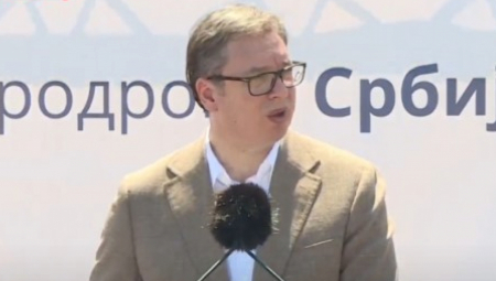 ZNAM JA OVE IZ KRUŠEVCA, SAMO ČEKAM DA MI TRAŽE I KOSMODROM Vučić na svečanom otvaranju aerodroma Rosulje kod Kruševca