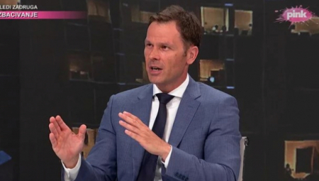 SINIŠA MALI POKOPAO OPOZICIJU "Političari koji su ranije bili na vlasti su mogli da povećaju plate i penzije"