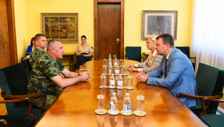 OBNOVA DOMA VOJSKE U NOVOM SADU  Predsednik Pokrajinske vlade Igor Mirović, na sastanku povodom novih projekata