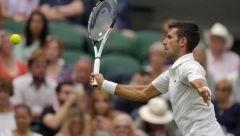 NOLE IGRAO U UŽASNIM USLOVIMA Đokovićem meč dva puta prekidan, navijačima pozlilo - prava drama