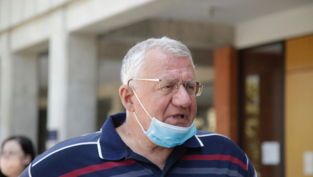VAŽNO SAČUVATI ŽIVU GLAVU Dramatično upozorenje lidera SRS Vojislava Šešelja: Prete nam dve velike pošasti NE MRDAJTE IZ SRBIJE