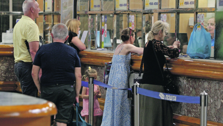 RADNO VREME ZA PRVOMAJSKE I USKRŠNJE PRAZNIKE Evo kako će raditi tržni centri, prodavnice, pošte, pijace...