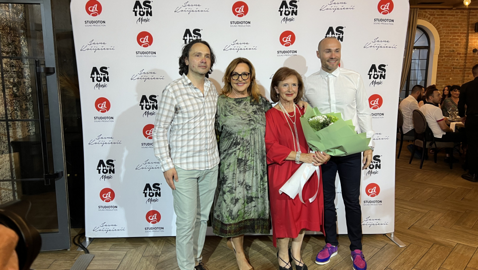 Legenda: Estradni krem podržao povratak Jasne Kočijašević