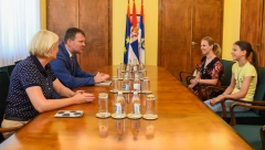 DOBROTVORNI KONCERT ZA OSLIKAVANJE CRKVE  Predsednik Mirović primio mladu umetnicu iz Orahovca Pavlinu Radovanović