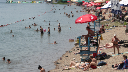 POČELA SEZONA KUPANJA NA ADI Dežuraju spasioci, poštujte pravila