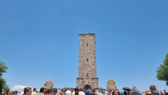 SRBI NASTAVLJAJU MIRNE PROTESTE Bez tradicionalnog okupljanja za Vidovdan na Gazimestanu