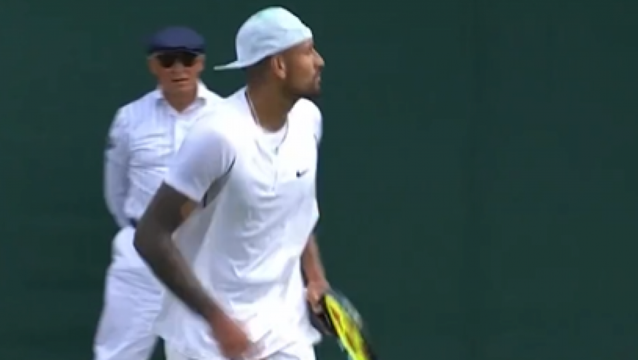 SKANDALOZNO PONAŠANJE KIRJOSA Australijanac pljunuo u pravcu navijača (VIDEO)