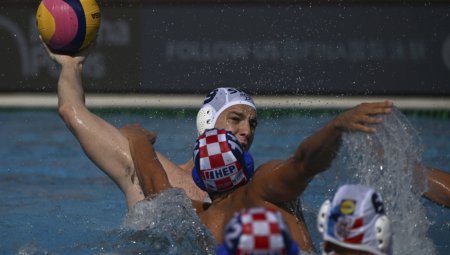 SO NA ŽIVU RANU Hrvati likuju posle pobede nad Srbijom