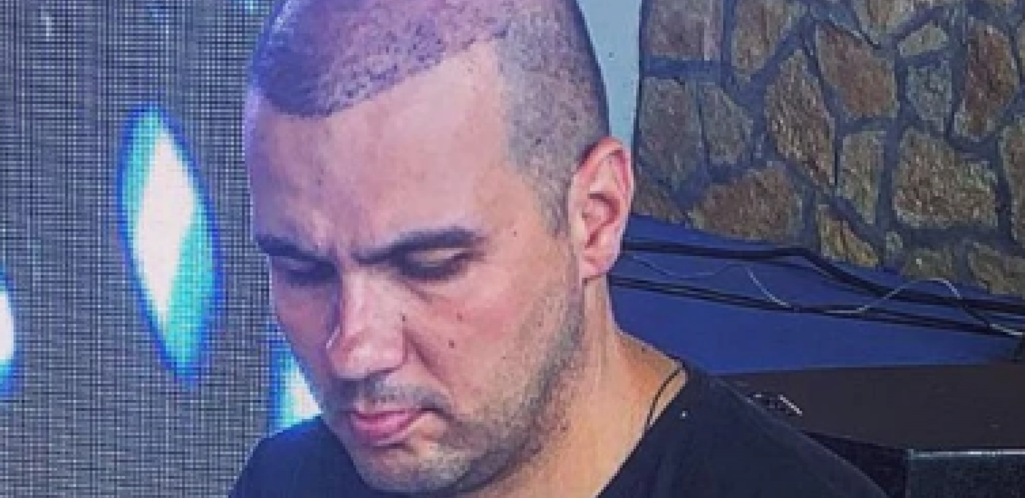 "DALA JE POSLEDNJI DINAR IZ KUĆE" O ovome je poznati pevač dugo ćutao, prošao je kroz golgotu: Na očevom grobu sam pričao šta me boli!