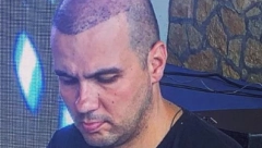 "DALA JE POSLEDNJI DINAR IZ KUĆE" O ovome je poznati pevač dugo ćutao, prošao je kroz golgotu: Na očevom grobu sam pričao šta me boli!