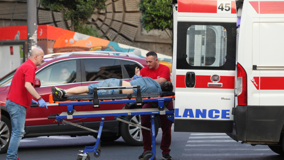 BEOGRAD TRENUTNO NAJTOPLIJI GRAD U EVROPI! Ljudi kolabiraju po ulicama, lekari Hitne pomoći u haosu! (FOTO)