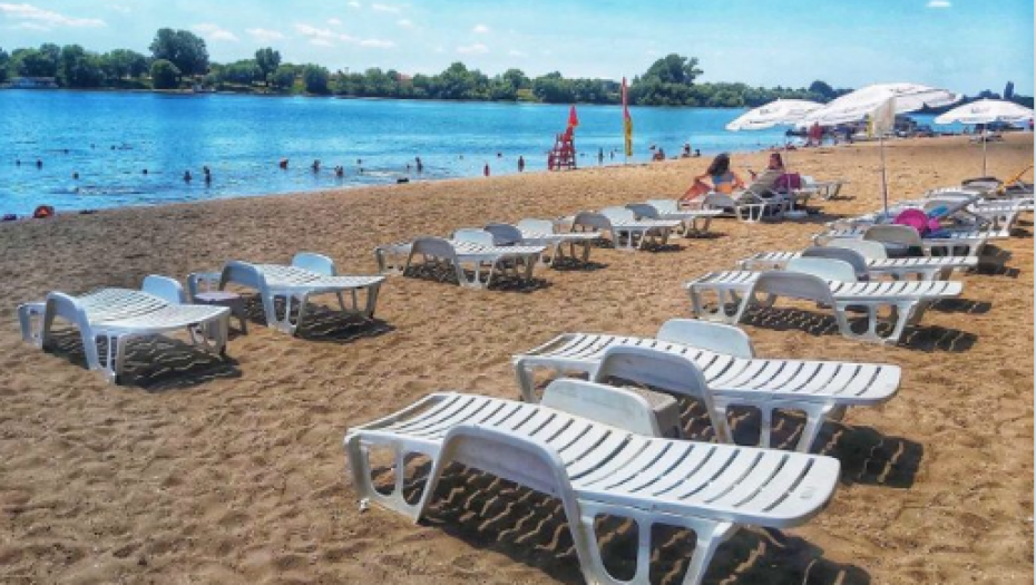 CRNOGORCI PRESEKLI: Evo kako da ne platite ležaljke na plažama, svi moraju da poštuju!