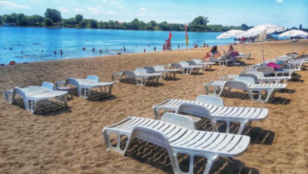 NI OVO VIŠE NIJE BESPLATNO: Na crnogorskim plažama traže pola evra za uobičajenu uslugu!