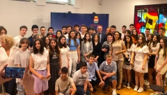 PREDSEDNIK OPŠTINE SAVSKI VENAC MILOŠ VIDOVIĆ NAGRADIO VUKOVCE I ĐAKE GENERACIJE (FOTO)