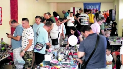LEPOTANI OD 100 DINARA I ONI KOJI NEMAJU CENU Sjajna ponuda na drugom Sajmu minijaturnih automobila u Jagodini