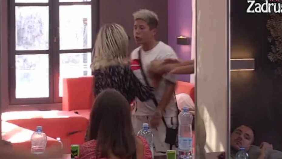 HAOS U BELOJ KUĆI MC Aleks u totalnom rastrojstvu zbog Matore, gurala je i bez prestanka urlala, obezbeđenje moralo da reaguje