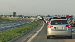KILOMETARSKE KOLONE NA GRANICAMA Navala turista na prelaze ka Severnoj Makedoniji i putu ka Grčkoj (FOTO)