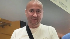 SLAĐA ME JE UHVATILA SA KOLEGINICOM NA GOMILI: Đaniju žena upala u hotelsku sobu i zatekla ga sa ženom u krevetu