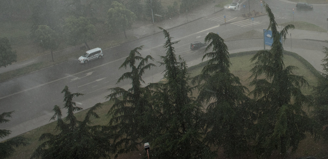 SATETELIT SNIMIO NEVREME KOJE STIŽE U SRBIJU Očekujte u ovim delovima pljuskove sa grmljavinom (FOTO)