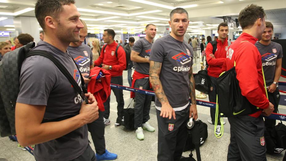 BRUTALNA TUČA SRPSKIH FUDBALERA Sukobili se Tošić i Prijović, sevale pesnice i psovke