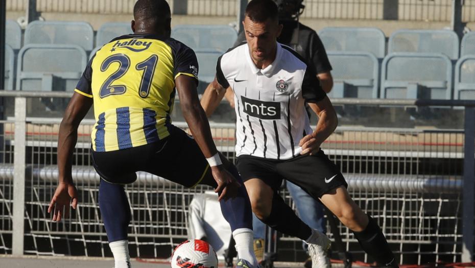 PARTIZAN PAO U GENERALNOJ PROBI Crno-bele skupo koštao veliki kiks Stevanovića