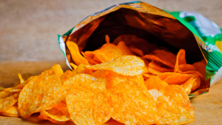 DEČAK PREMINUO, DVE DEVOJČICE HOSPITALIZOVANE Čips hitno povučen iz prodaje, još jedan sumanuti TikTok izazov oduzima živote mladima