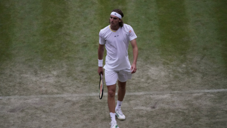 SRAMAN POTEZ CICIPASA Grk hteo da povredi Kirjosa, gađao ga iz sve snage (VIDEO)