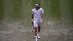 SRAMAN POTEZ CICIPASA Grk hteo da povredi Kirjosa, gađao ga iz sve snage (VIDEO)