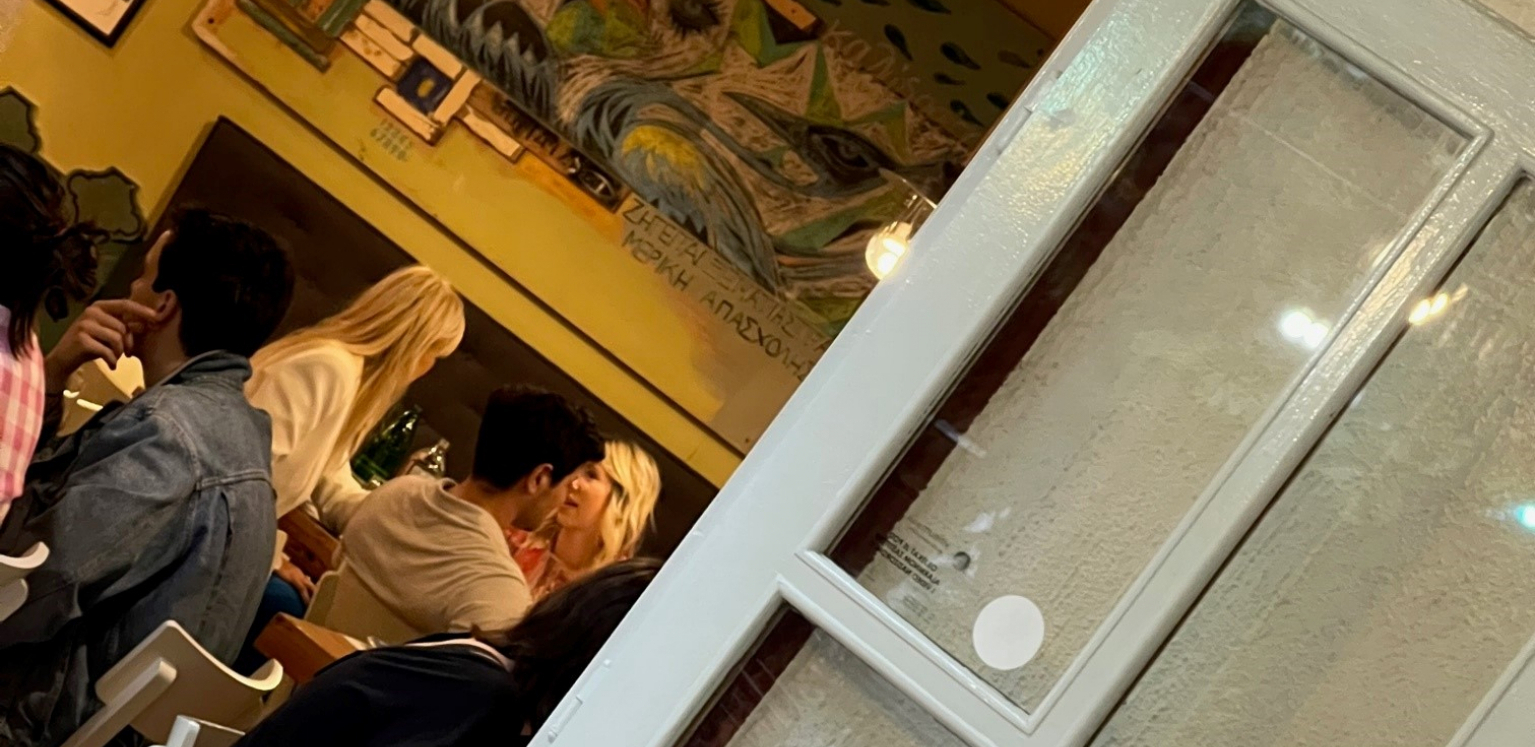 NAPUŠTA VEČERU ZBOG SELFIJA Lenu Kovačević uhvatio je paparaco Alo! sa porodicom u jednom restoranu
