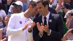 VELIKA SVEČANOST NA VIMBLDONU Šta je to Đoković šapnuo Federeru?