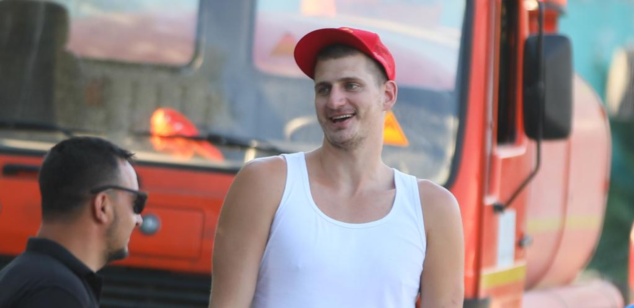 DOBRODOŠLICA ZA ŠAMPIONA Pogledajte kako je Sombor dočekao Nikolu Jokića (FOTO)