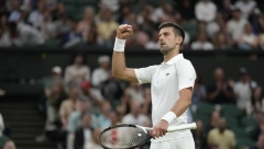 NOVAK IZGUBIO SET, PA SE RAZGOROPADIO Đoković zaustavio holandsko "čudo" i plasirao se u četvrtfinale Vimbldona