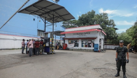 ZEMLJA KOJA JE SUOČENA SA NAJGOROM EKONOMSKOM KRIZOM Zalihe benzina u Šri Lanki dovoljne za manje od jednog dana, zatvorene škole