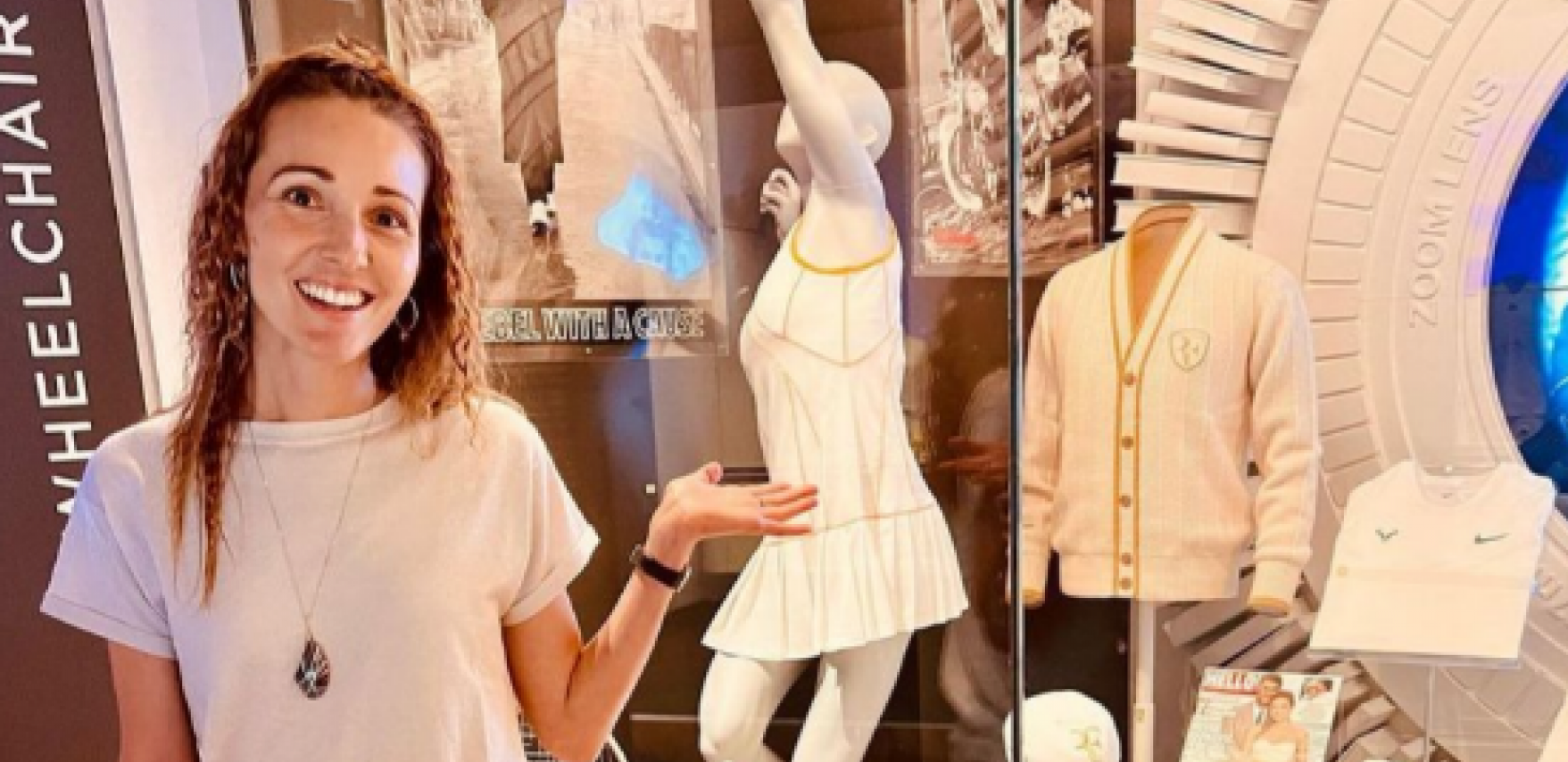 NIJE ONAKO KAKO IZGLEDA Jelenu Đoković oduševio Federerov džemper? Svi su pogrešno videli (FOTO)