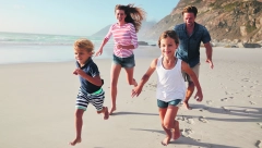 EVO KO MOŽE DA DOBIJE NOVAC ZA NEISKORIŠĆENI ODMOR Od godišnjeg niko ne može da se odrekne, a samo u 2 slučaja može da se unovči