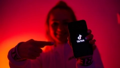 DVE DEVOJČICE PREMINULE ZBOG NOVOG TIKTOK IZAZOVA Roditelji obratite pažnju na vašu decu!