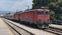 VOZ ZA BAR SA 600 PUTNIKA PONOVO STAO Nastavlja se drama, putnici ogorčeni (VIDEO)