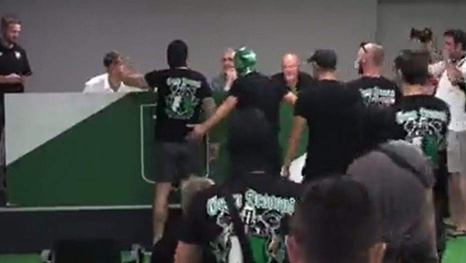 HAOS U LJUBLJANI Navijači oterali Robijevog naslednika, bivši igrač Liverpula bežao od maskiranih huligana (VIDEO)