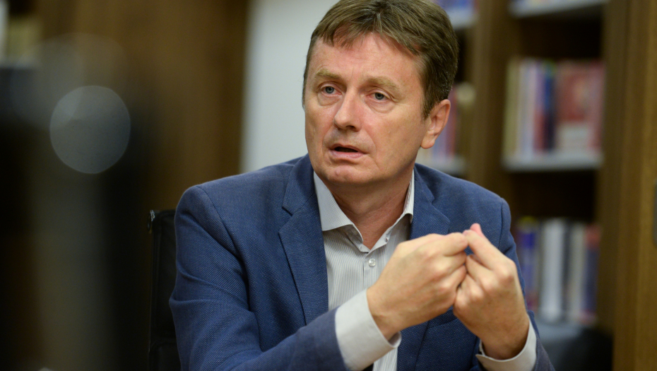 DARKO GLIŠIĆ PORUČIO ĆUTI "Večiti student, lažni ekolog, bez dana radnog staža...Ne daj bože da imaš priliku da vodiš državu"