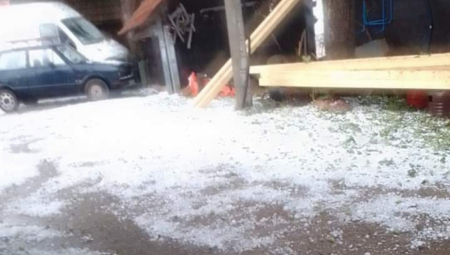 OLUJNO NEVREME ZABELELO NOVU VAROŠ Padao grad veličine teniskih lopti, šteta - ogromna (FOTO)