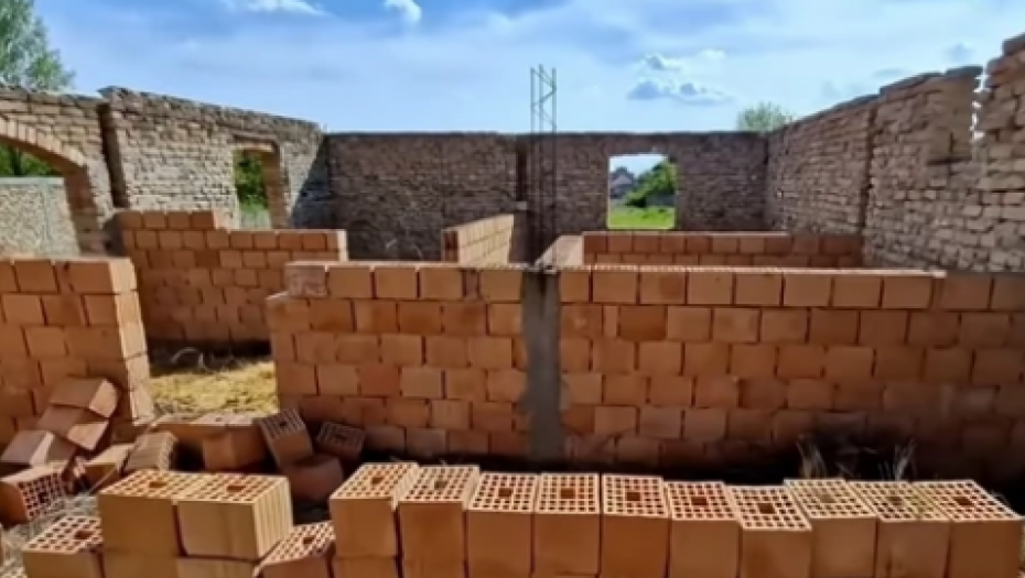 SAGRADIO KUĆU O KOJOJ BRUJI INTERNET Kad vidite kako izgleda ništa vam neće biti jasno