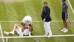 MUK NA VIMBLDONU Svi se uhvatili za glavu, Đoković odmah pritrčao (VIDEO)