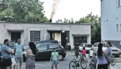 HOROR U RAKOVICI Građani snimili kako pse u džakovima bacaju u peći: Umrećemo od smrada spaljenih kučića! (VIDEO)