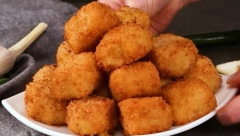 SOČNE KOCKE OD PILETINE PUNJENE PUTEROM I SIROM: Zaboravite na standardno pohovanje, tajna se krije u jednom sastojku